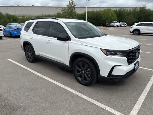 Used 2025 Honda Pilot Sport image 7