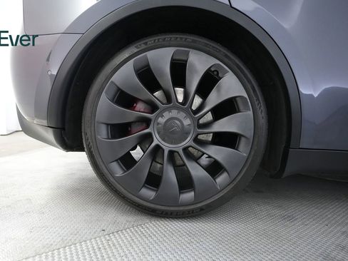 Used 2022 Tesla Model Y Performance image 9