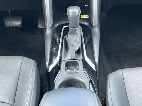 Used 2022 Toyota Corolla Cross XLE w/ Convenience Package FWD image 13