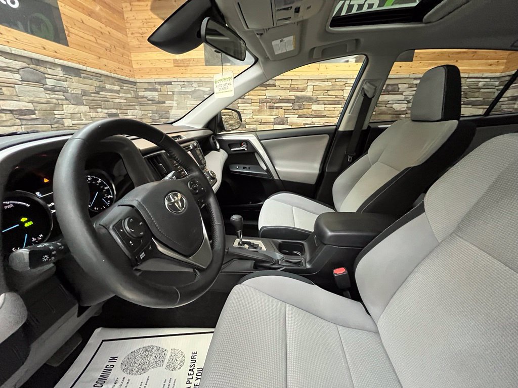 Used 2017 Toyota RAV4 XLE AWD/4WD image 16