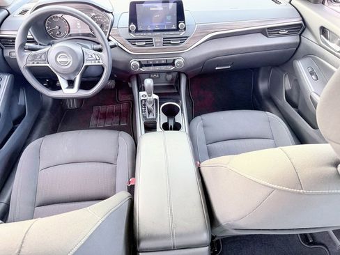 Used 2024 Nissan Altima 2.5 SV image 17