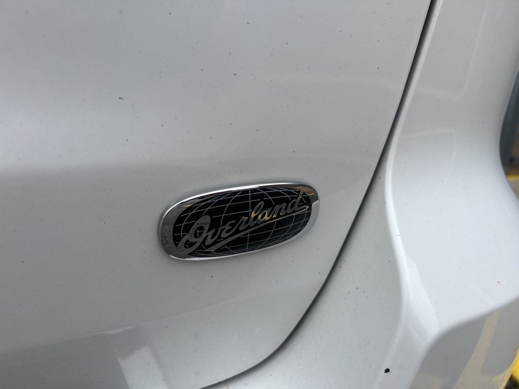 Used 2019 Jeep Grand Cherokee Overland AWD/4WD image 8