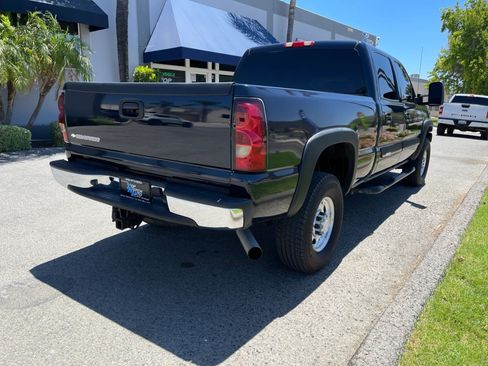 Used 2006 Chevrolet Silverado 2500 LT w/ Onstar Plus Package AWD/4WD image 5
