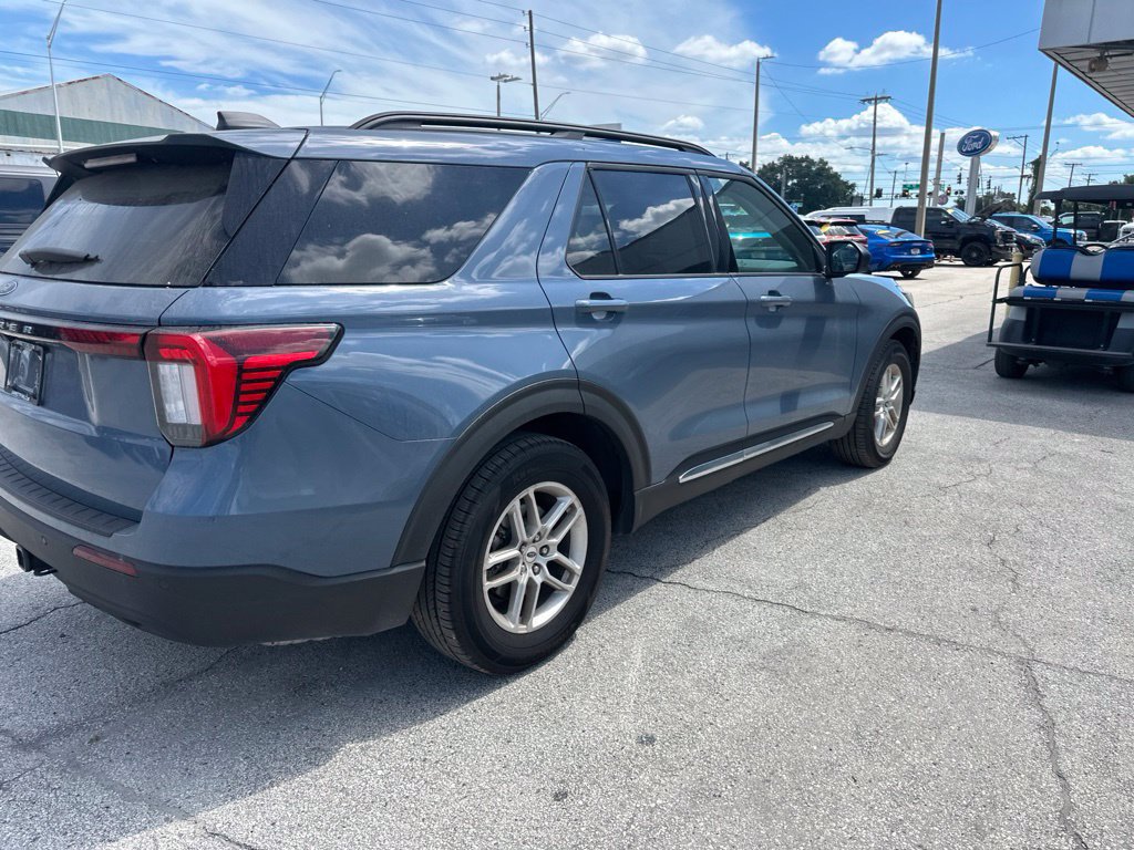 Used 2025 Ford Explorer Active RWD image 18