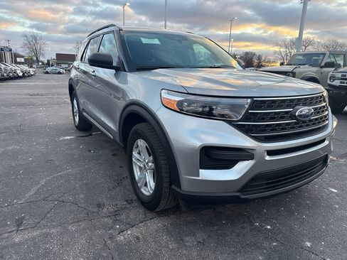 Used 2023 Ford Explorer XLT image 4