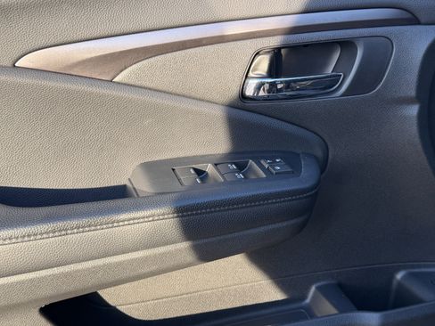 Used 2022 Honda Pilot Sport image 11