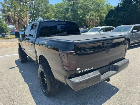 Used 2017 Nissan Titan SL w/ SL Towing Convenience Package RWD image 9