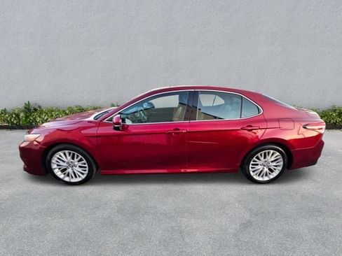 Used 2018 Toyota Camry XLE image 9