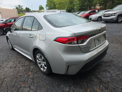 Used 2025 Toyota Corolla LE FWD image 9