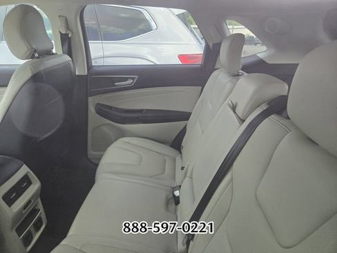 Used 2018 Ford Edge Titanium w/ Equipment Group 301A FWD image 5