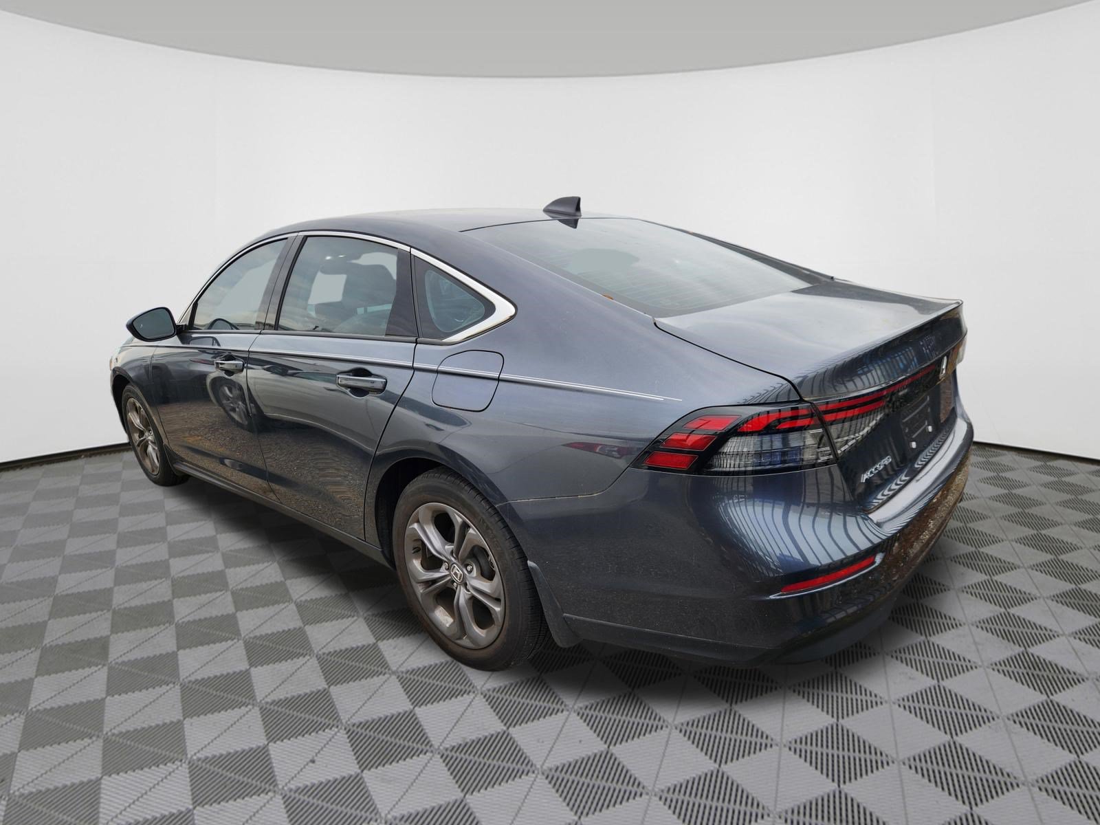 Used 2024 Honda Accord EX image 3