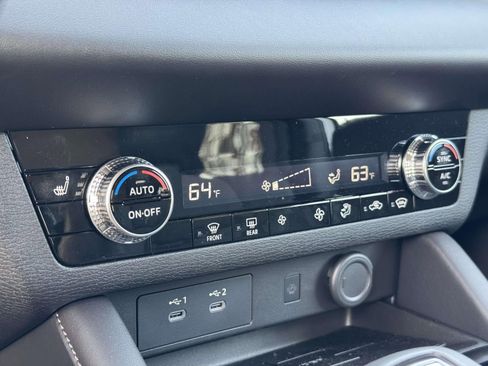 New 2025 Mitsubishi Outlander SE image 16