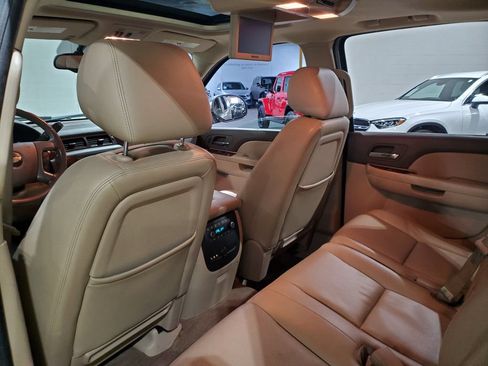 Used 2011 Chevrolet Suburban LTZ AWD/4WD image 29