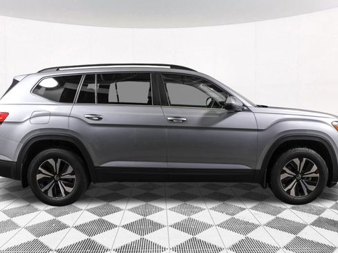 Used 2025 Volkswagen Atlas SE image 12