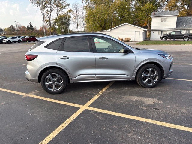Used 2024 Ford Escape ST-Line w/ Tech Pack #1 AWD/4WD image 2