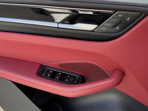 Certified 2025 Porsche Macan Electric image 14