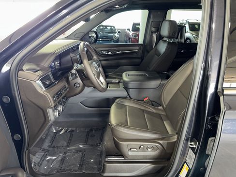 Used 2024 GMC Yukon Denali w/ Advanced Technology Package image 22
