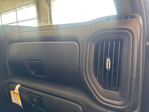 Used 2022 Chevrolet Silverado 2500 Custom w/ Custom Value Package image 9