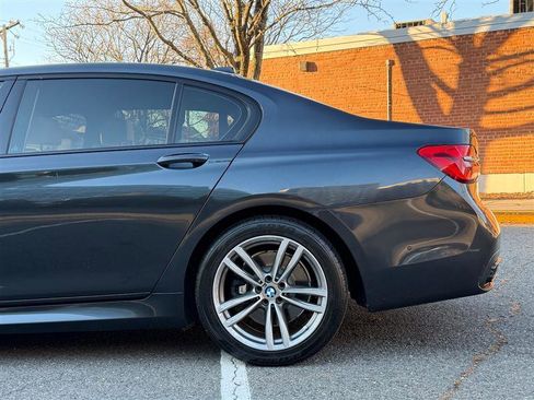 Used 2016 BMW 740i 740i image 9