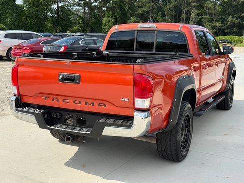 Used 2017 Toyota Tacoma SR5 w/ Tow Package RWD image 8