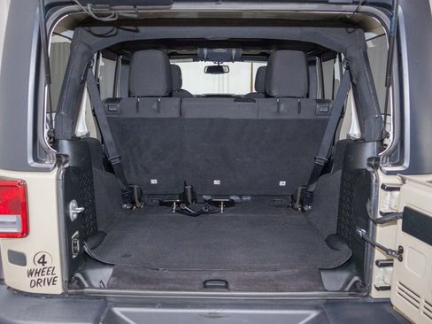 Used 2018 Jeep Wrangler Unlimited Sport S image 13