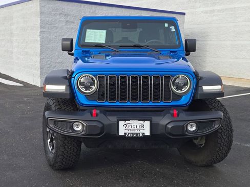 Used 2025 Jeep Wrangler Unlimited Rubicon AWD/4WD image 4