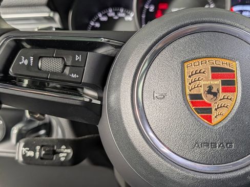 Certified 2026 Porsche Macan AWD/4WD image 34