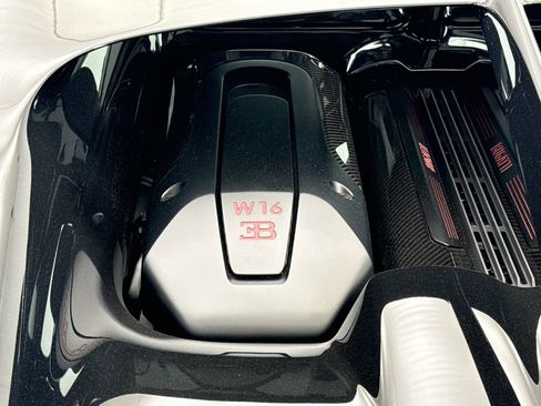 Used 2023 Bugatti Chiron Super Sport AWD/4WD image 28