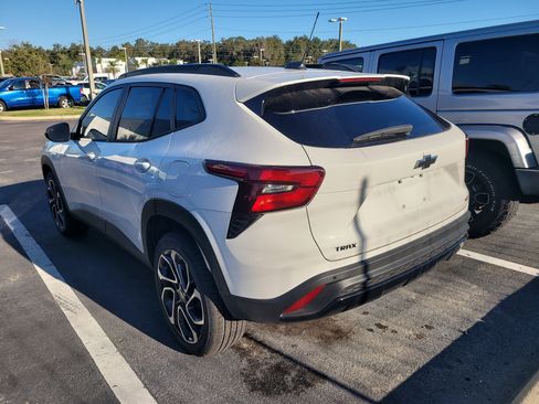 Used 2025 Chevrolet Trax RS w/ Sunroof Package image 5