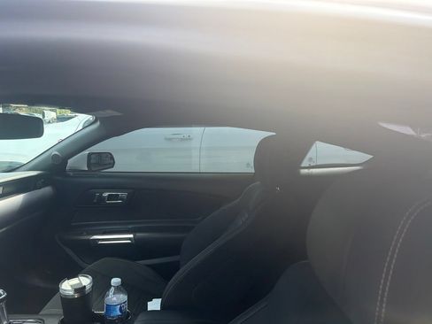 Used 2017 Ford Mustang Coupe RWD image 9