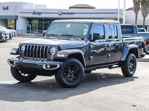 Used 2023 Jeep Gladiator Sport image 1