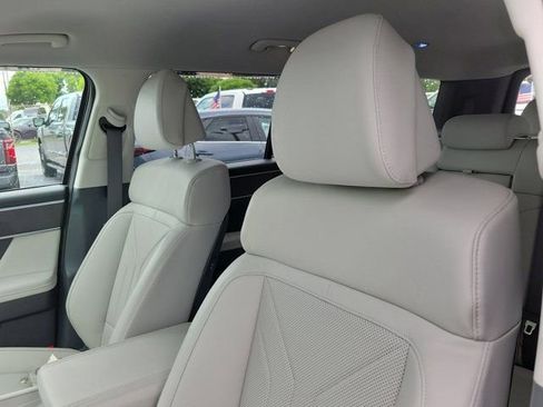 Used 2025 Hyundai Santa Fe SEL FWD image 19
