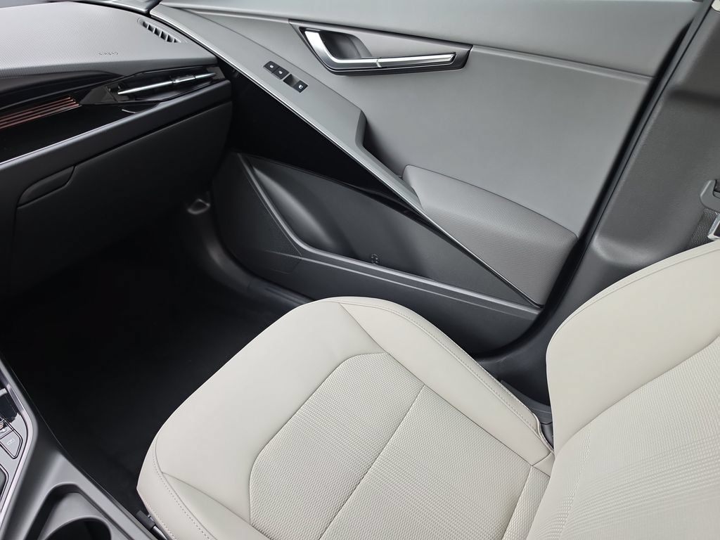 New 2026 Kia Niro EX FWD image 15