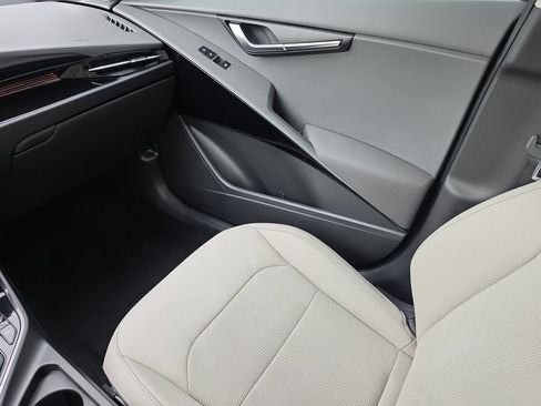 New 2026 Kia Niro EX FWD image 15