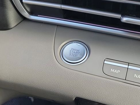 Certified 2025 Hyundai Elantra SEL FWD image 10