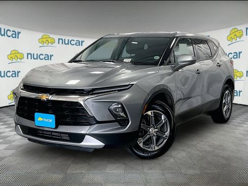 Used 2025 Chevrolet Blazer LT AWD/4WD image 3