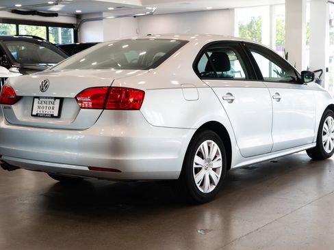 Used 2012 Volkswagen Jetta S FWD image 4