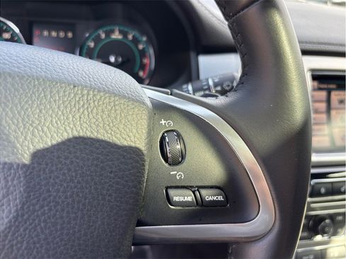 Used 2015 Jaguar XF Sport RWD image 29
