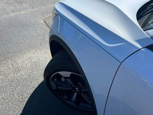 Used 2021 Volvo XC40 T5 Momentum w/ Climate Package AWD/4WD image 3