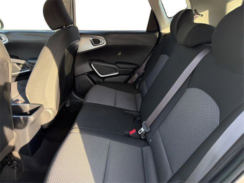 Used 2020 Kia Soul LX image 11