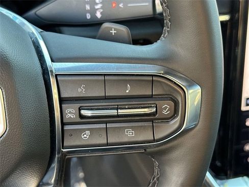 Used 2025 GMC Yukon Denali image 36