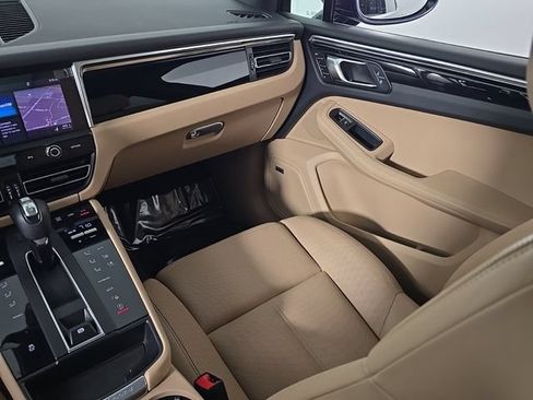 Certified 2022 Porsche Macan AWD/4WD image 24