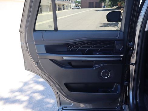 Used 2019 Ford Expedition Platinum AWD/4WD image 26