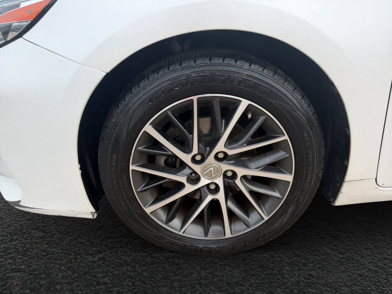 Used 2016 Lexus ES 350 w/ Premium Package w/Wood Trim FWD image 20