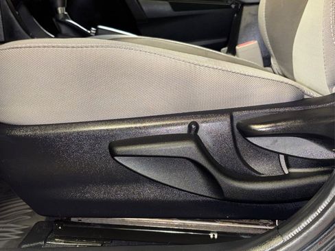 Used 2019 Toyota Corolla LE image 25