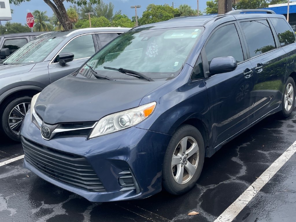 Used 2020 Toyota Sienna LE FWD image 1