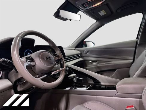 Used 2023 Hyundai Elantra SEL w/ Convenience Package FWD image 9