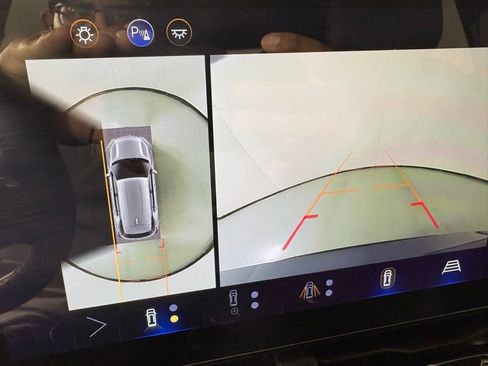 Used 2025 Chevrolet Equinox RS w/ Safety and Technology Package FWD image 35