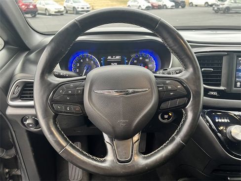 Used 2019 Chrysler Pacifica Touring Plus w/ S Appearance Package image 18