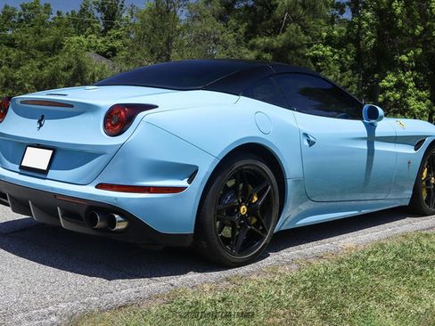 Used 2015 Ferrari California T RWD image 22